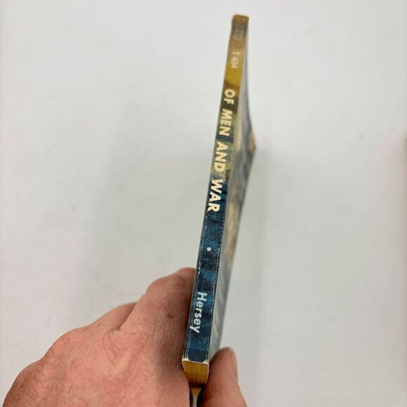 Of Men and War by John Hersey 1963 1st Scholastic Paperback John Kennedy Story - Picture 2 of 5
